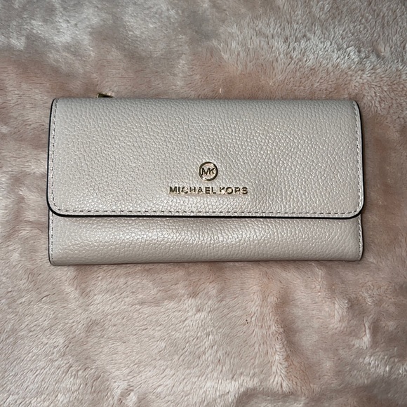 MICHAEL Michael Kors Handbags - Michael Kors light pink trifold wallet